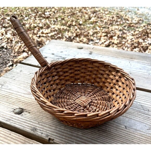 Vintage Brown Wicker Basket Frying Pan/Scoop Figural Kitchen Rustic Decor - Picture 1 of 14